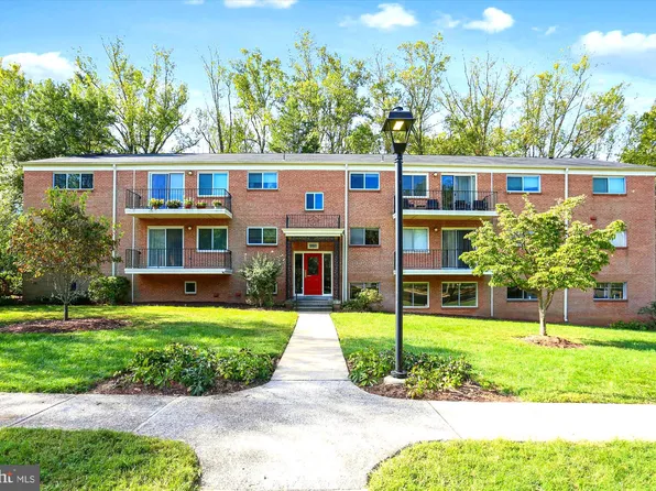 10601 Weymouth St APT 4, Bethesda, MD 20814