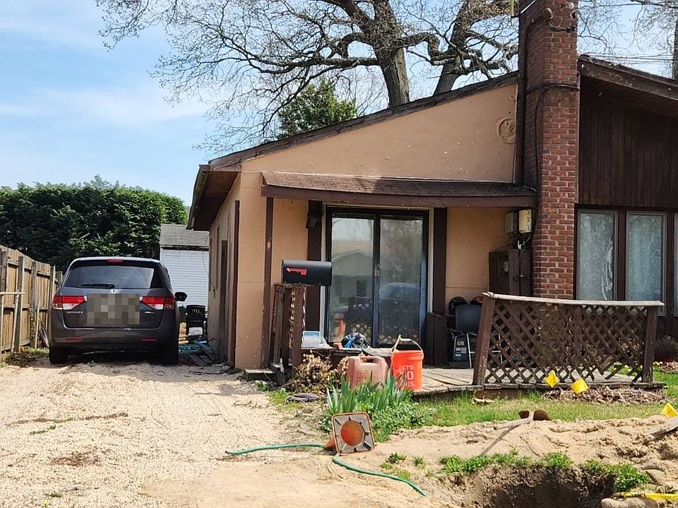 1st image of 11 Park Ln