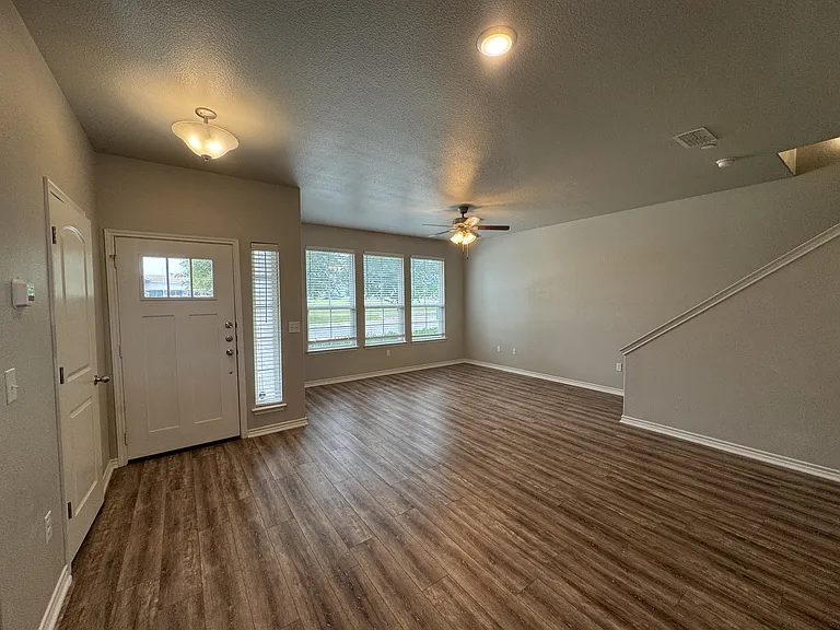 724 Westfield Blvd — Photo 3