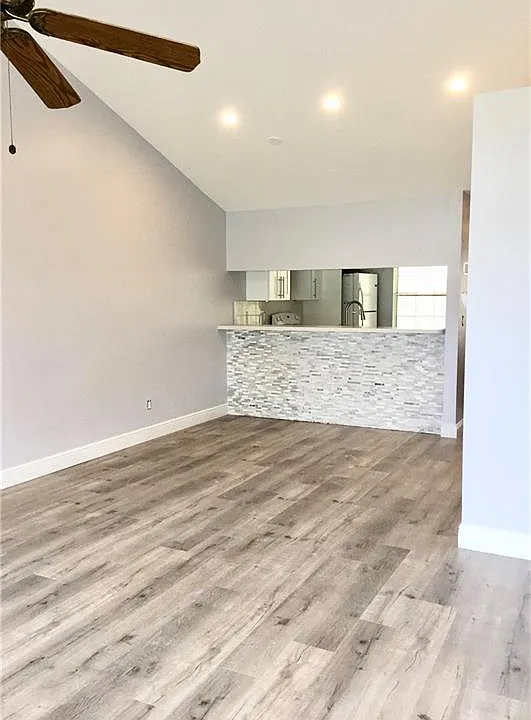 2648 Kings Lake Blvd #6-201