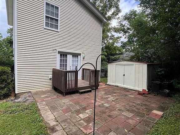 5th image of 219 Henry St