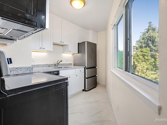 3rd image of 25 Elgin Park APT 4