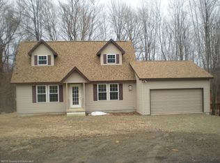 1982 Lakeview Dr E, Lake Ariel, PA 18436