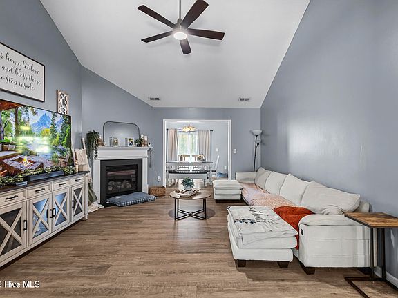 4th image of 212 Ashcroft Drive