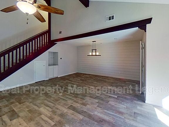 3rd image of 5120 Meadowcreek Dr
