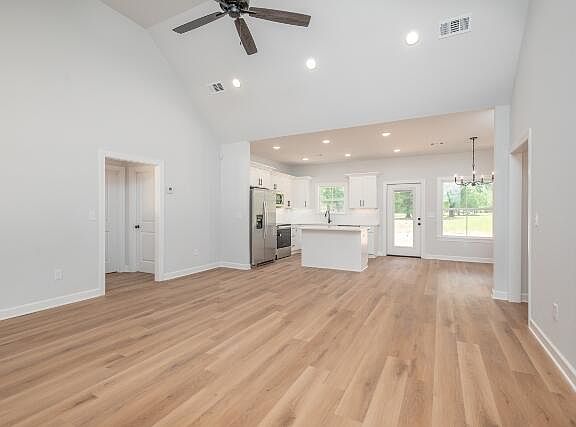 4th image of 381 Troy Ln