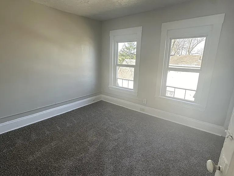 7613 Bancroft Ave — Photo 7