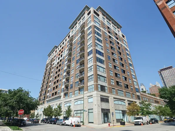 849 N Franklin St Unit 1220, Chicago, IL 60610