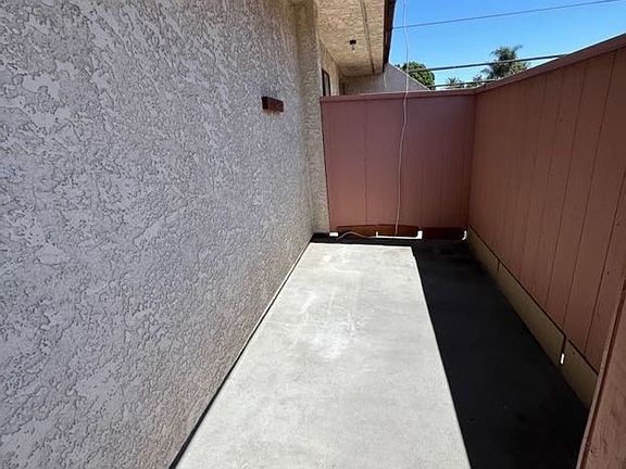 4th image of 111 S Acacia Ave #J
