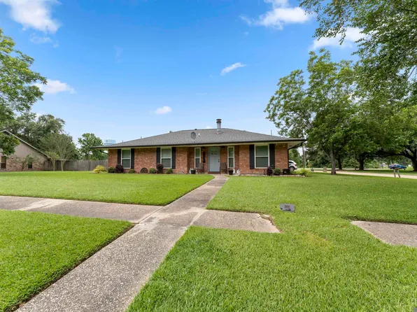 5943 Tee Dr, Zachary, LA 70791