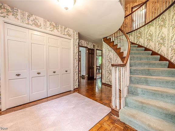3rd image of 1318 Highland Ave E