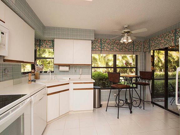 2nd image of 2405 Aspen Way #2405