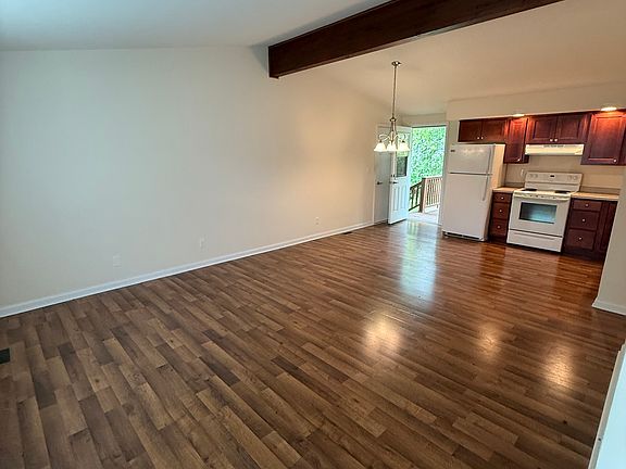 2nd image of 467 Crescent Ct #467