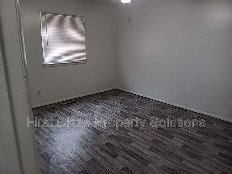 1731 NW 32nd St #11 — Photo 5