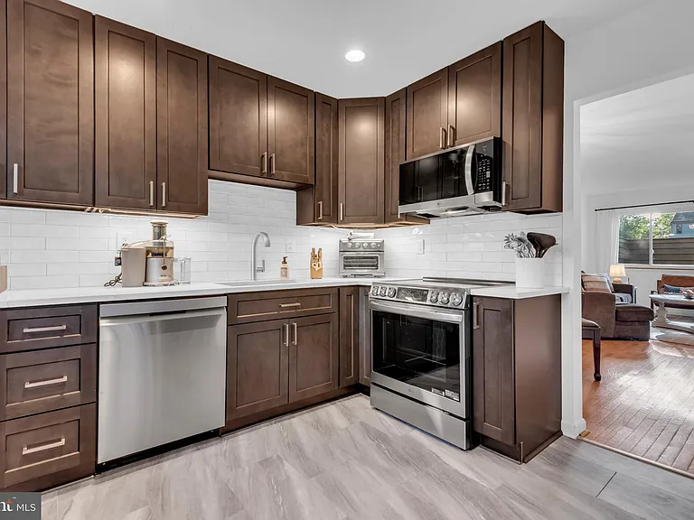 1052 Cedar Ridge Ct — Photo 9