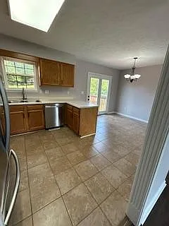 407 Bertha Way — Photo 2