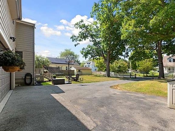 3rd image of 40 Hillside Ave
