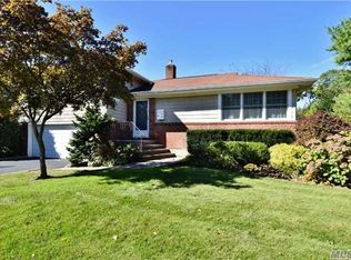 41 Narcissus Dr, Syosset, NY 11791