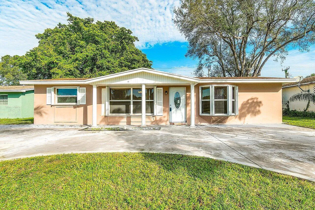 4 bed, 2.0 bath, 1523 sqft, $3,300 — Photo 1
