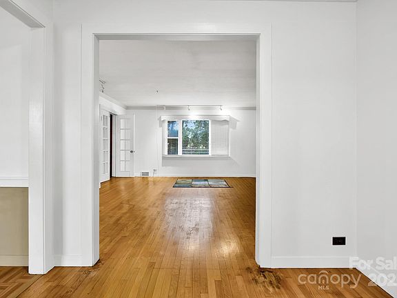 3rd image of 512 Gold Hill Ave