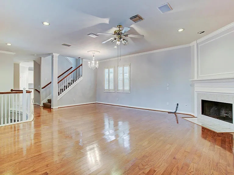 1413 W Webster St — Photo 2
