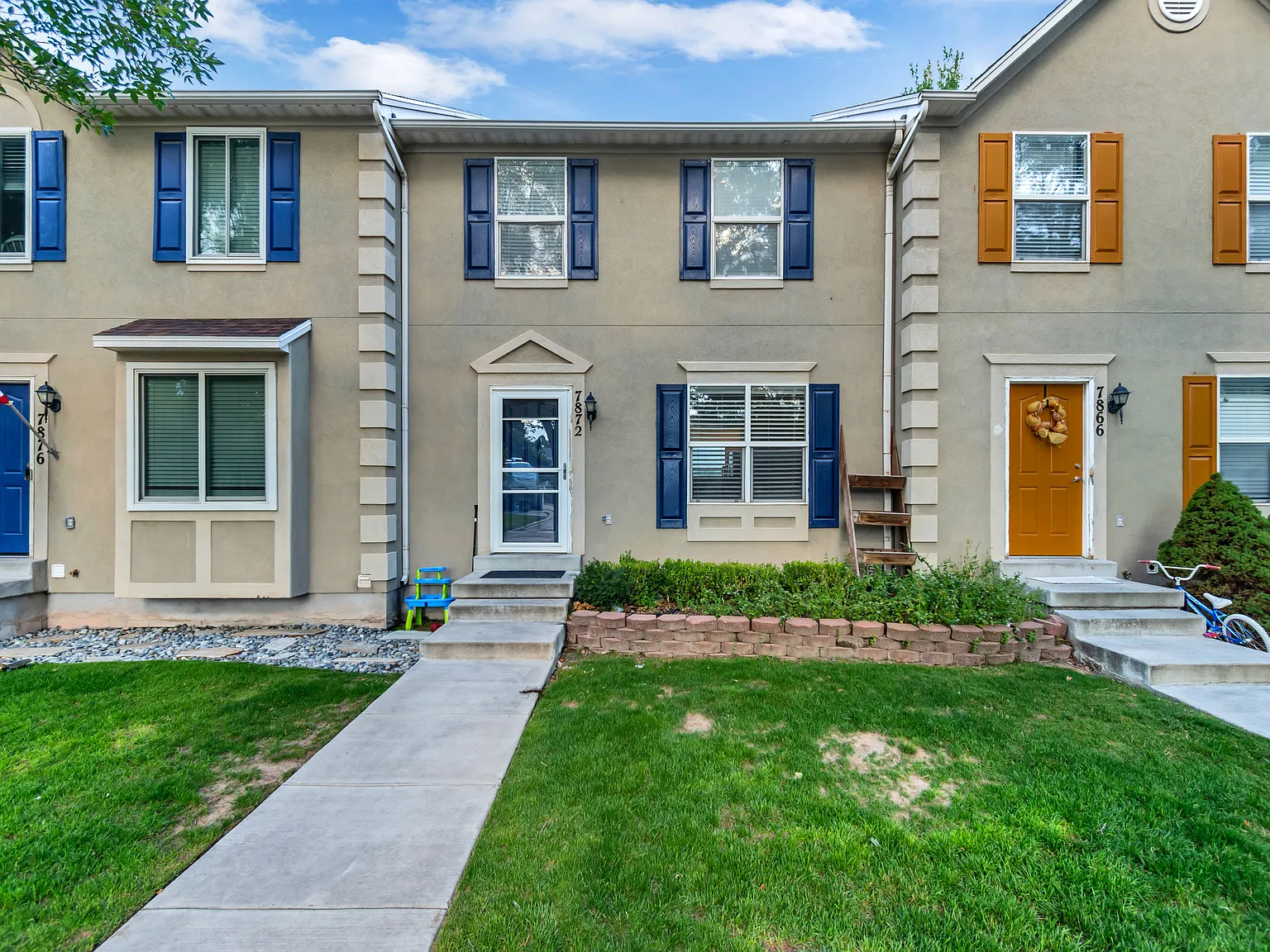 3 bed, 1756 sqft, $1,900 — Photo 1