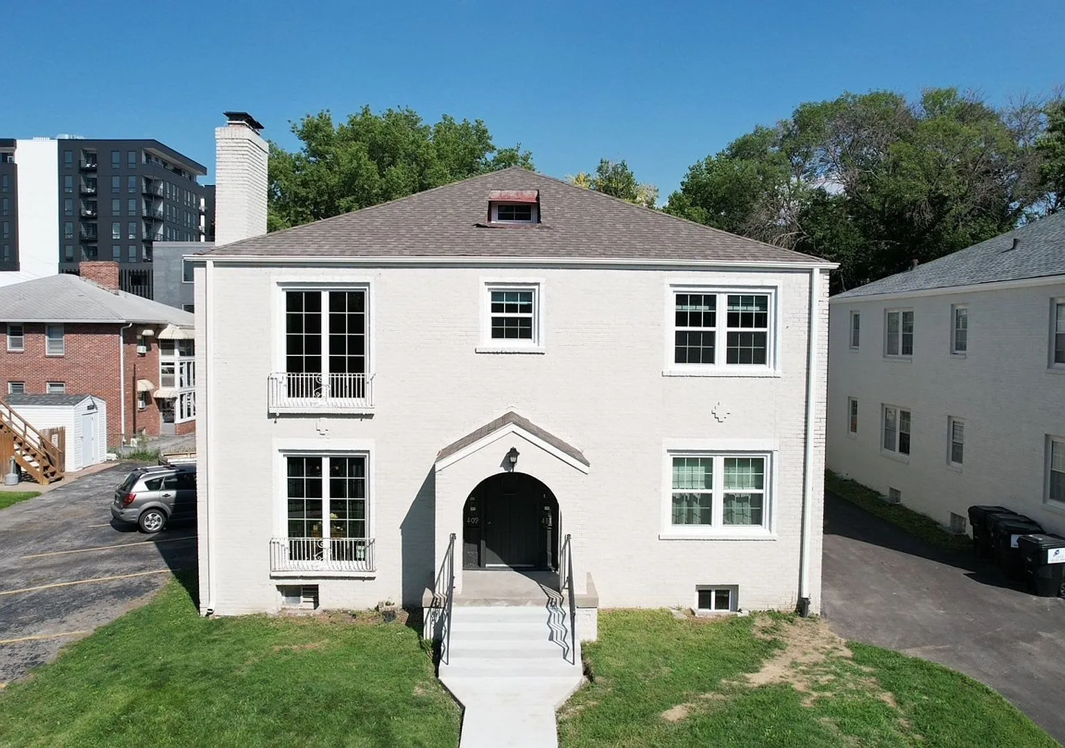 3 Bedroom 3 Bath Townhome Available Now! — Photo 1