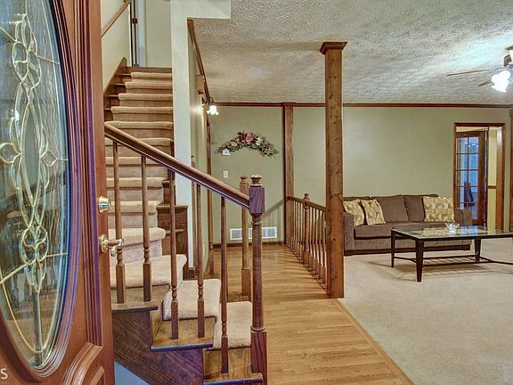 5th image of 105 Angela Dr