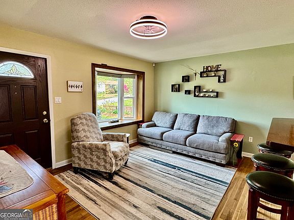 4th image of 41 Pine Lane Dr