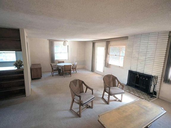 3rd image of 324 Loyola Dr