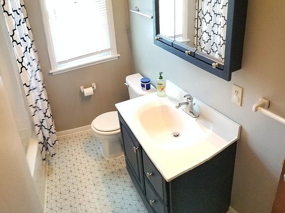 Main floor bathroom with tub/shower.