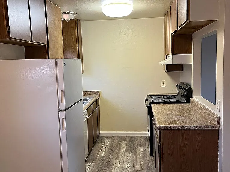 14 Stender Ave #C — Photo 7
