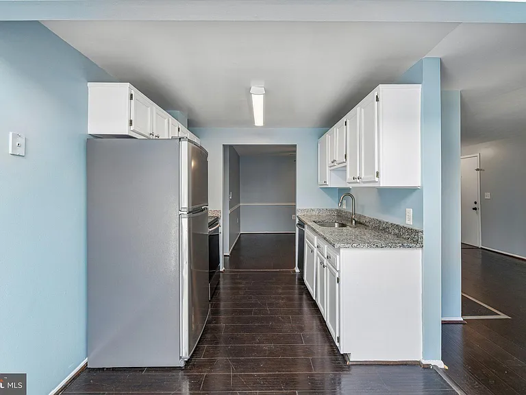 18131 Chalet Dr #301 — Photo 22