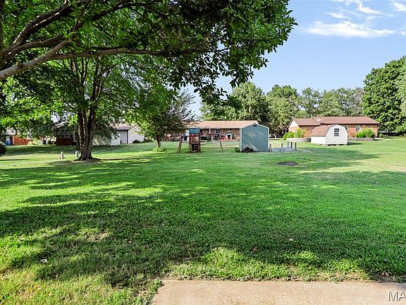 4th image of 203 Meadow Dr