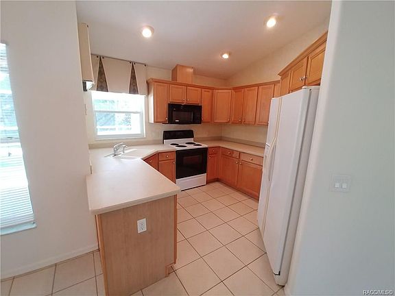 4th image of 137 W Camino Ln