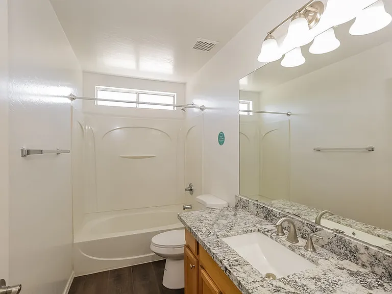 7218 S 39th Dr — Photo 15