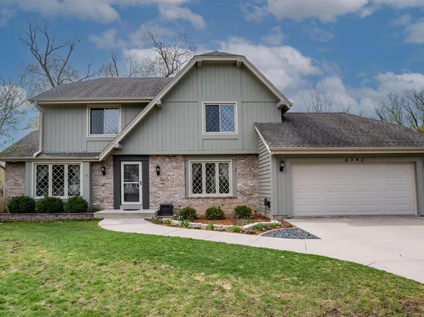 6742 Riverdale LANE, Greendale, WI 53129
