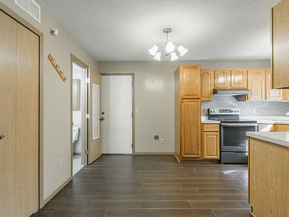 5th image of 2697 Brookdale Ln N
