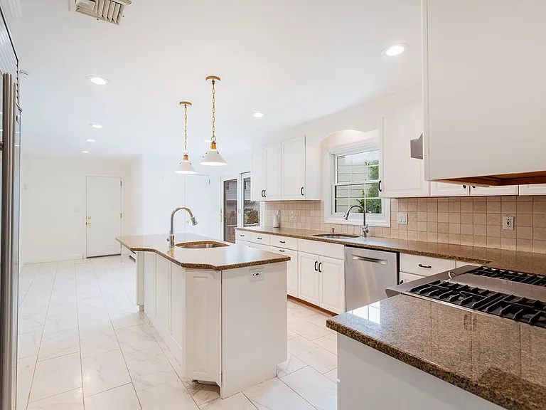 302 Sound Beach Ave — Photo 9