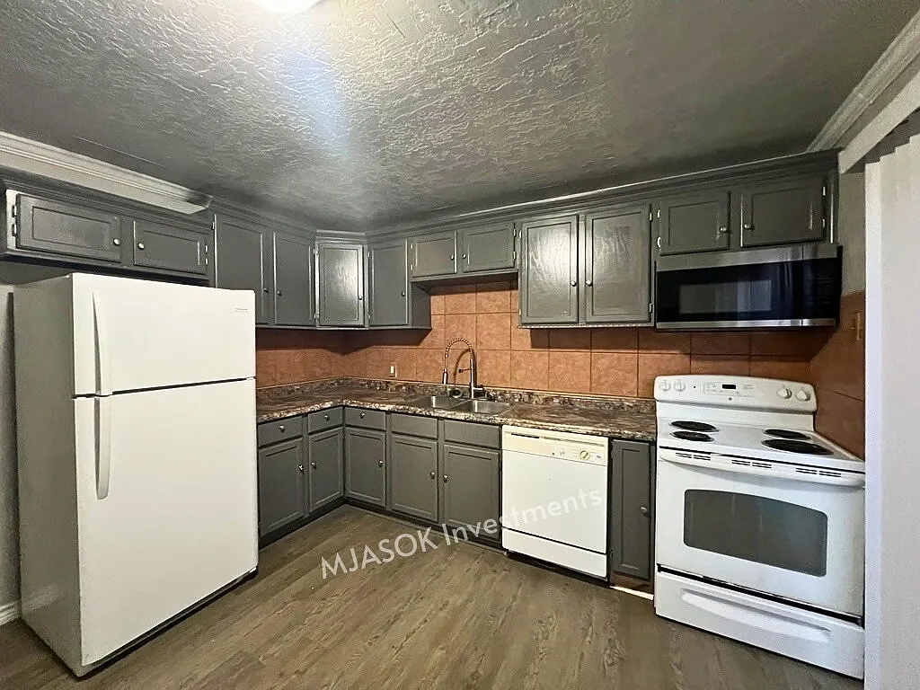 4 bed, 2.0 bath, 1365 sqft, $1,075 — Photo 4