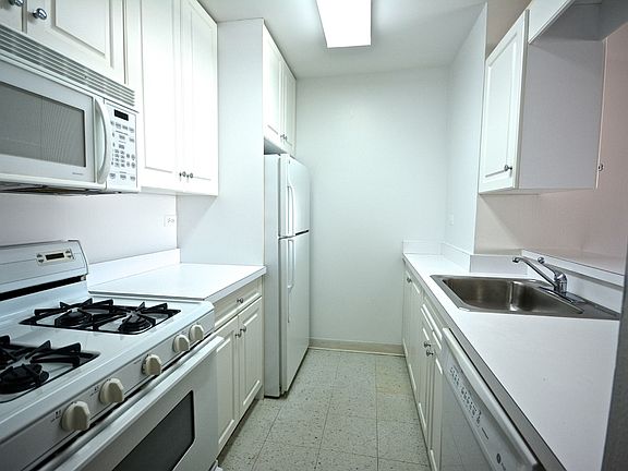 2nd image of 400 E 71st St APT 18m