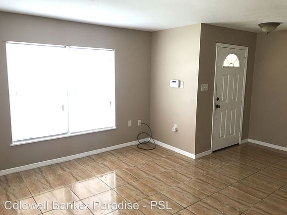 3rd image of 2906 Zora Neal Dr