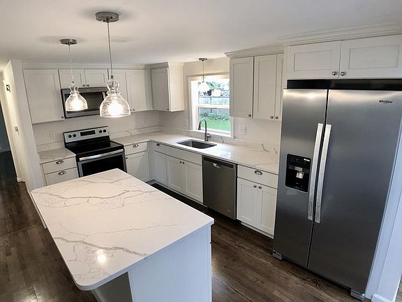 3rd image of 173 Sherwood Cir