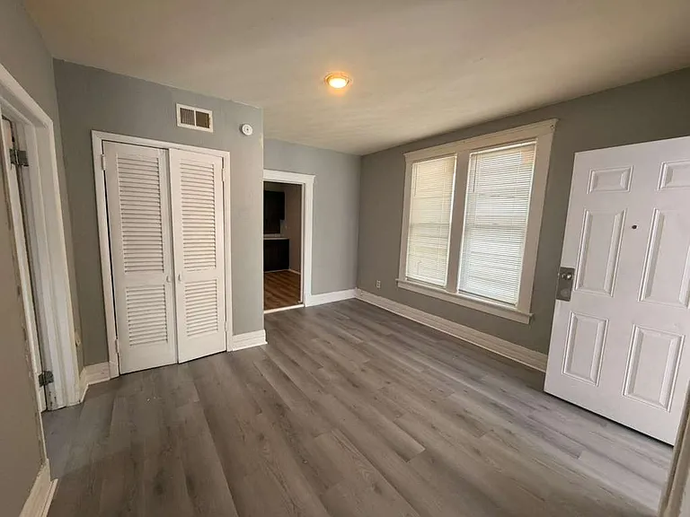 1204 Camden St — Photo 9