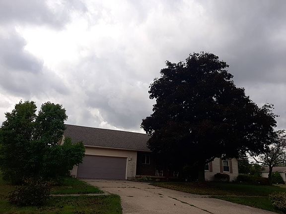 3rd image of 301 N Wickshire Ln