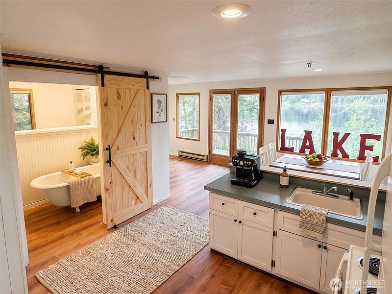 4th image of 4945 Lakeside Drive