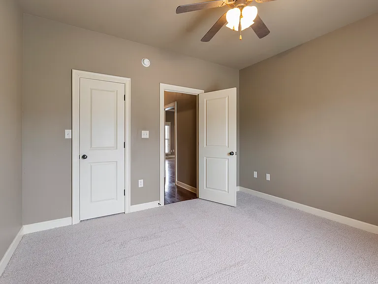 1300 Edge Valley Dr N — Photo 21