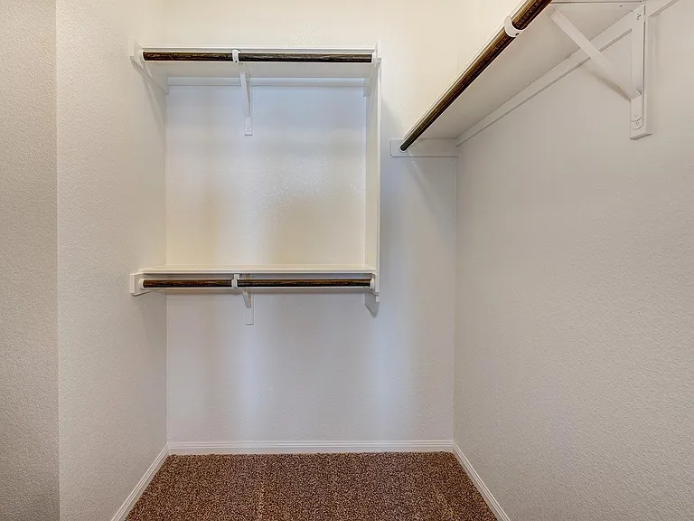 2406 Petersburg Ln — Photo 29
