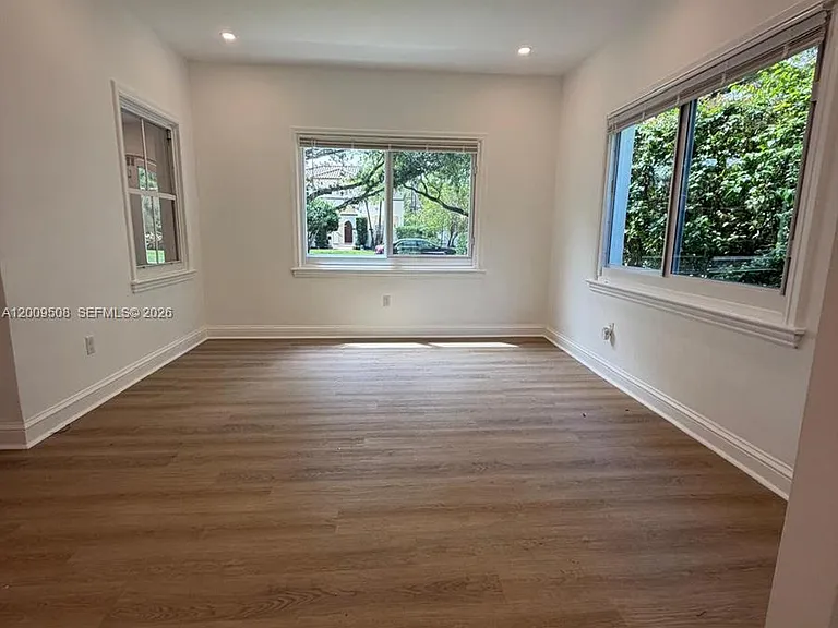 533 Minorca Ave — Photo 7