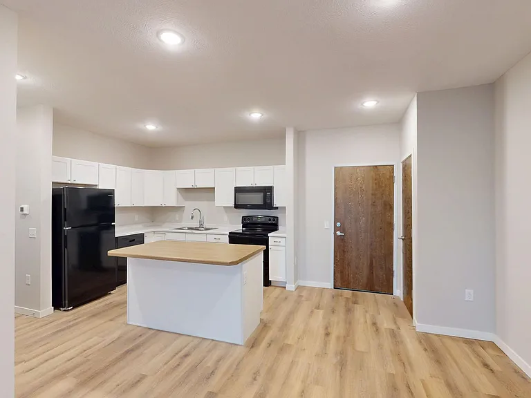 South Pointe Apartments — Photo 40